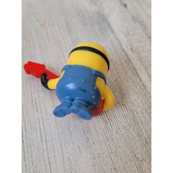 McDonald's 2019 Despicable Me minion red guitar toy figure - Picture 5 of 5